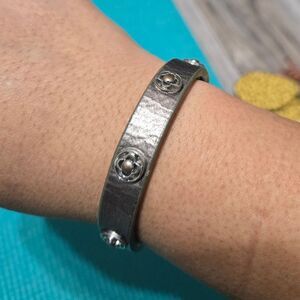 Stella & Dot Clover Single Wrap Leather Silver Pewter Metallic Flower Bracelet